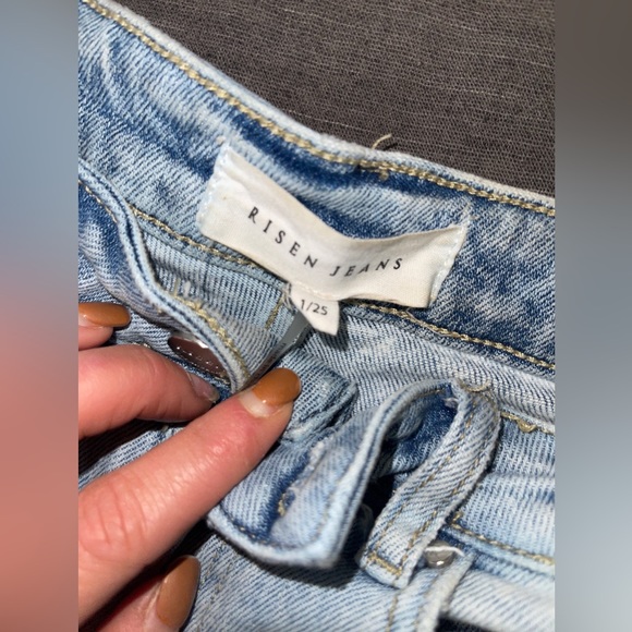 Distressed jeans - Picture 4 of 4